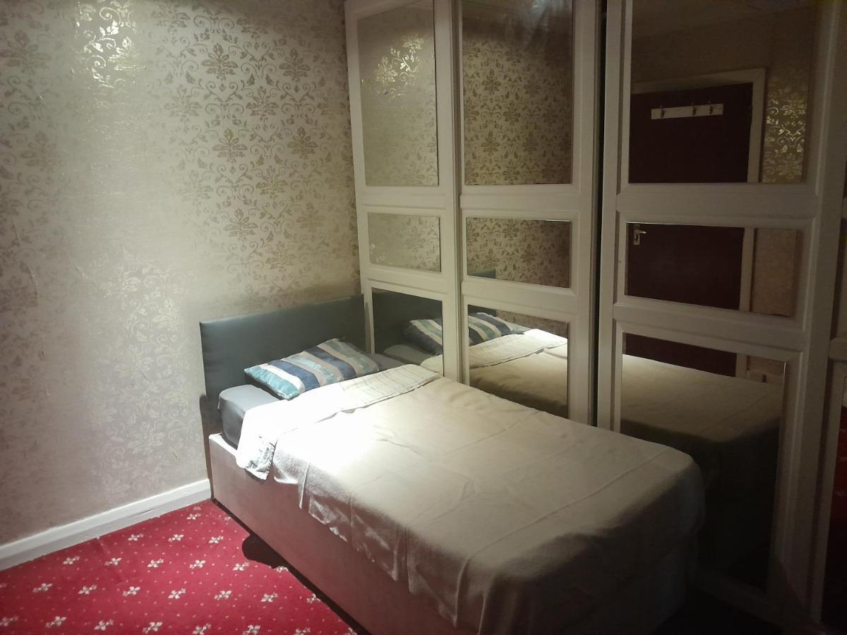 Lovely 1-Bed Studio In London Londres Exterior foto