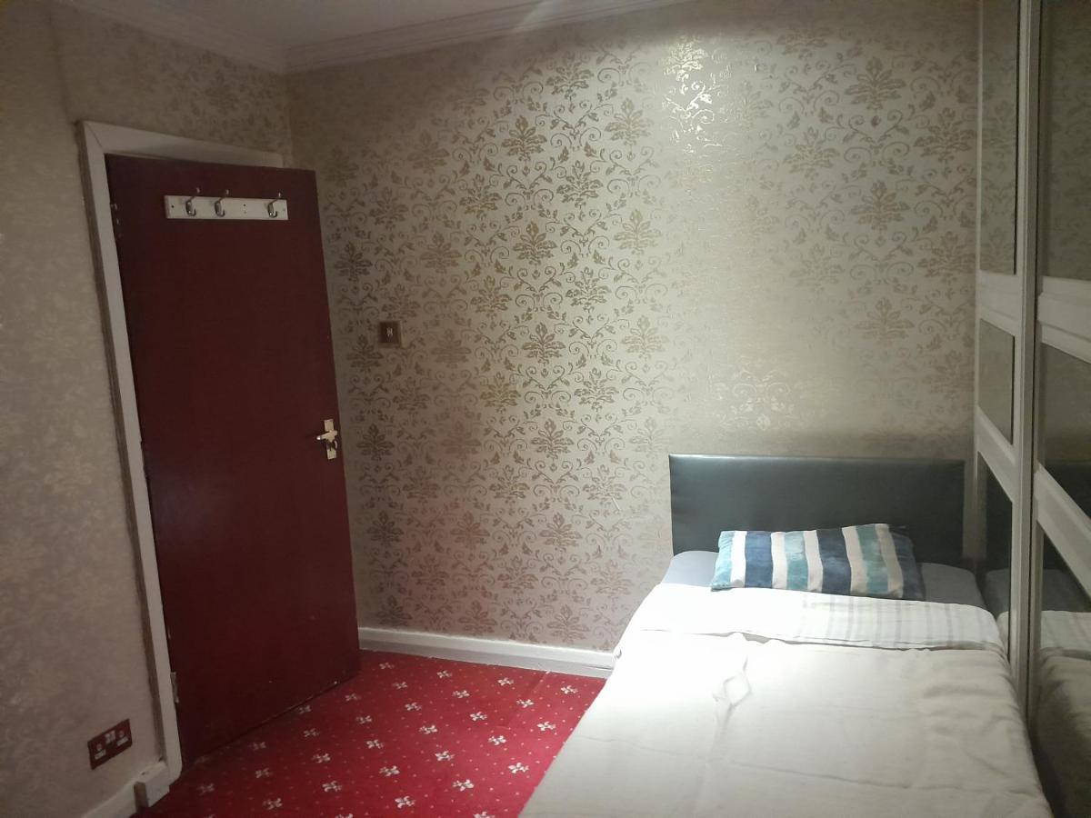 Lovely 1-Bed Studio In London Londres Exterior foto