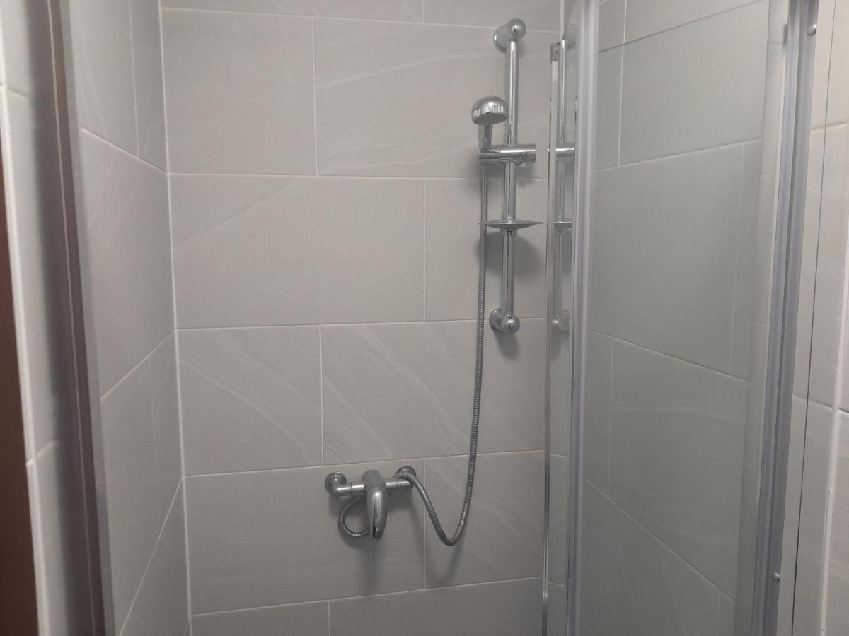 Lovely 1-Bed Studio In London Londres Exterior foto