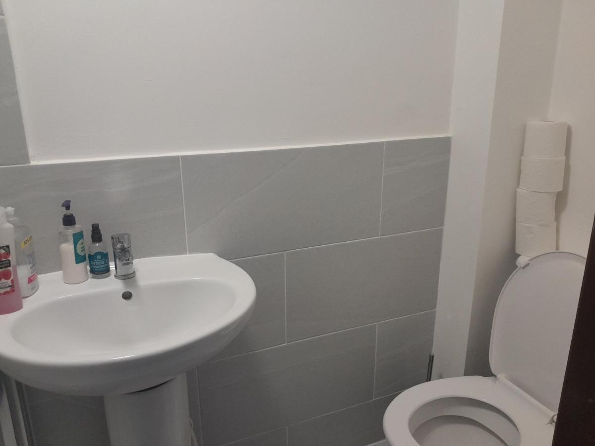 Lovely 1-Bed Studio In London Londres Exterior foto