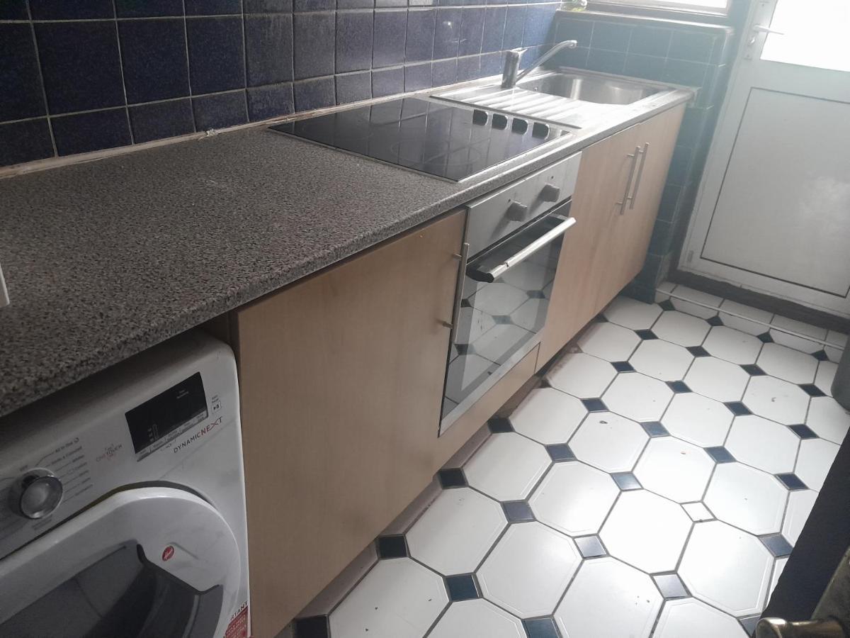 Lovely 1-Bed Studio In London Londres Exterior foto