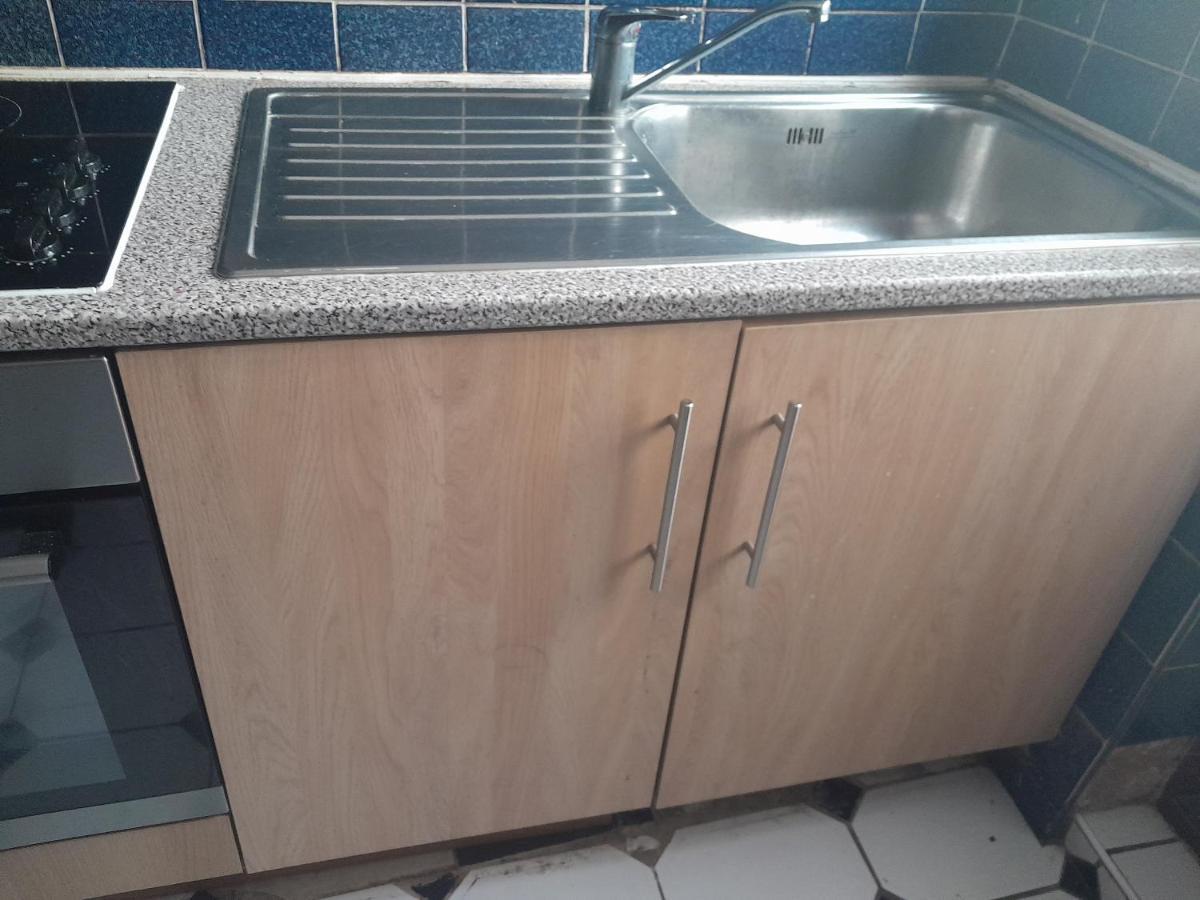Lovely 1-Bed Studio In London Londres Exterior foto