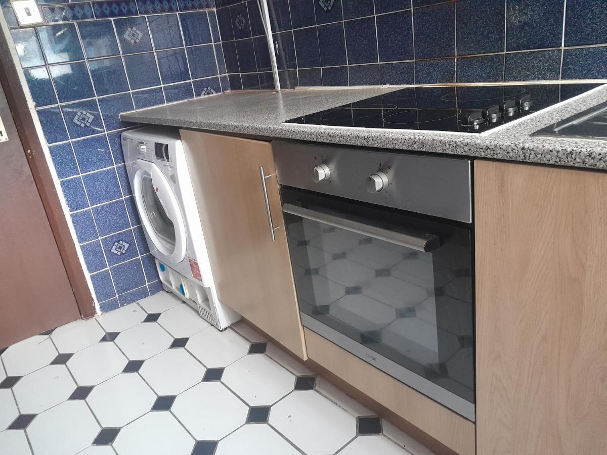 Lovely 1-Bed Studio In London Londres Exterior foto