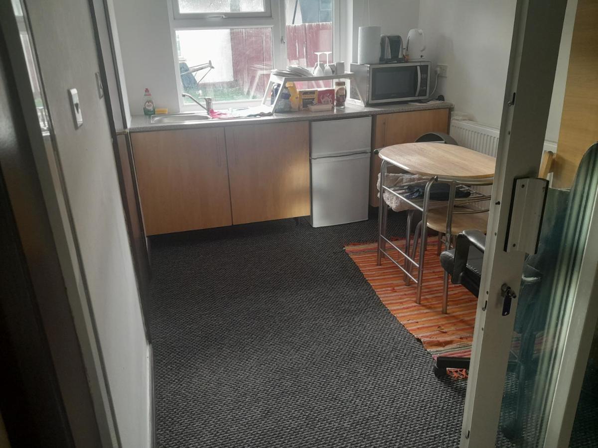 Lovely 1-Bed Studio In London Londres Exterior foto